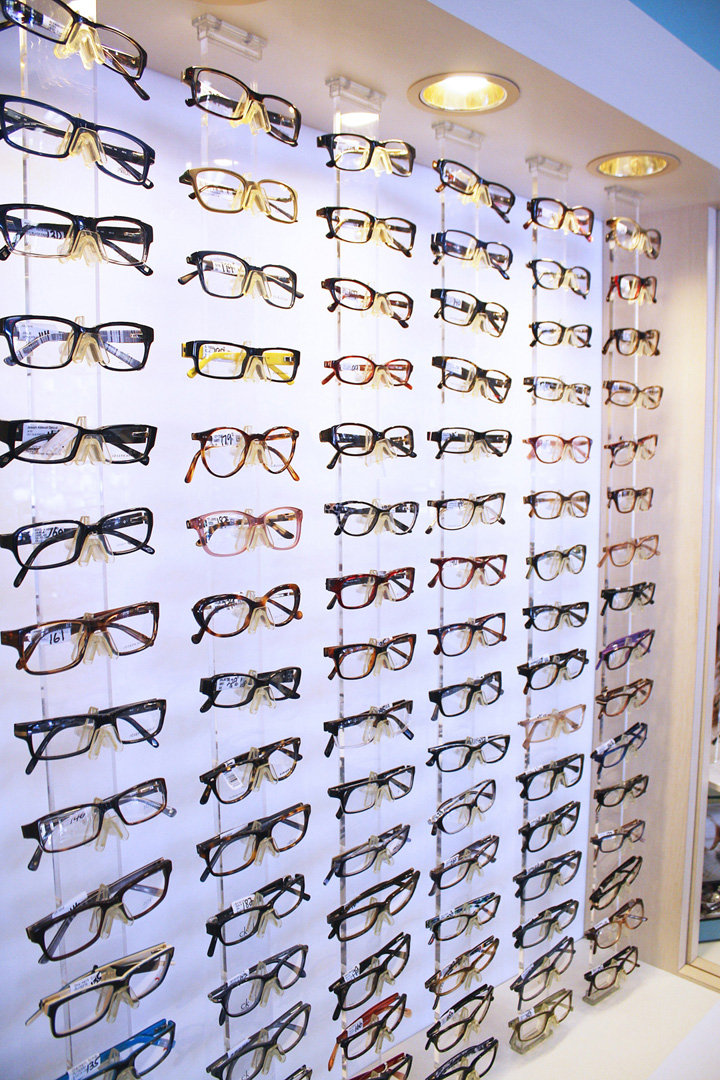 optical room glasses